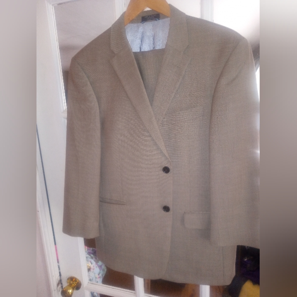 Tommy Hilfiger, 38S Tan 2 piece, 2 button Suit